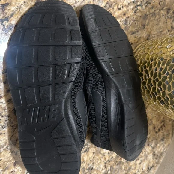 Nike Black Womens Running Shoes size 7Y/9W - Picture 4 of 4